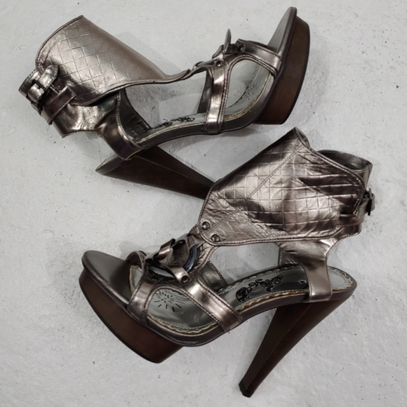 Naughty Monkey Silver Heels - Picture 2 of 12